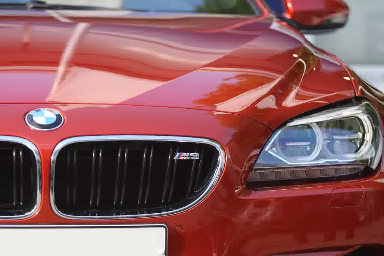 가족과 함께하는 완벽한 SUV, BMW X3와 벤츠 GLC 비교해보기